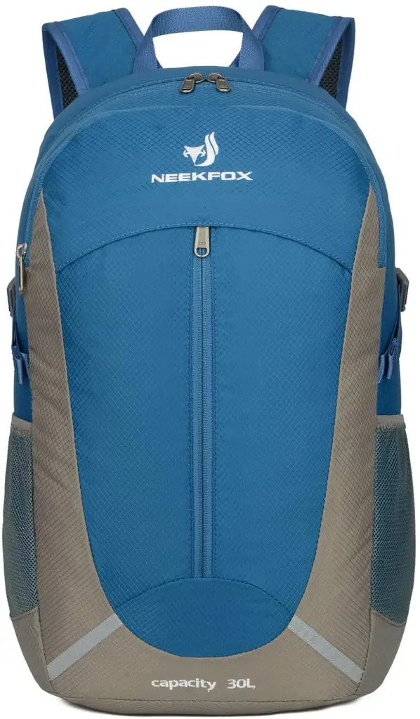 Best budget waterproof backpack: Neekfox Lightweight Daypack